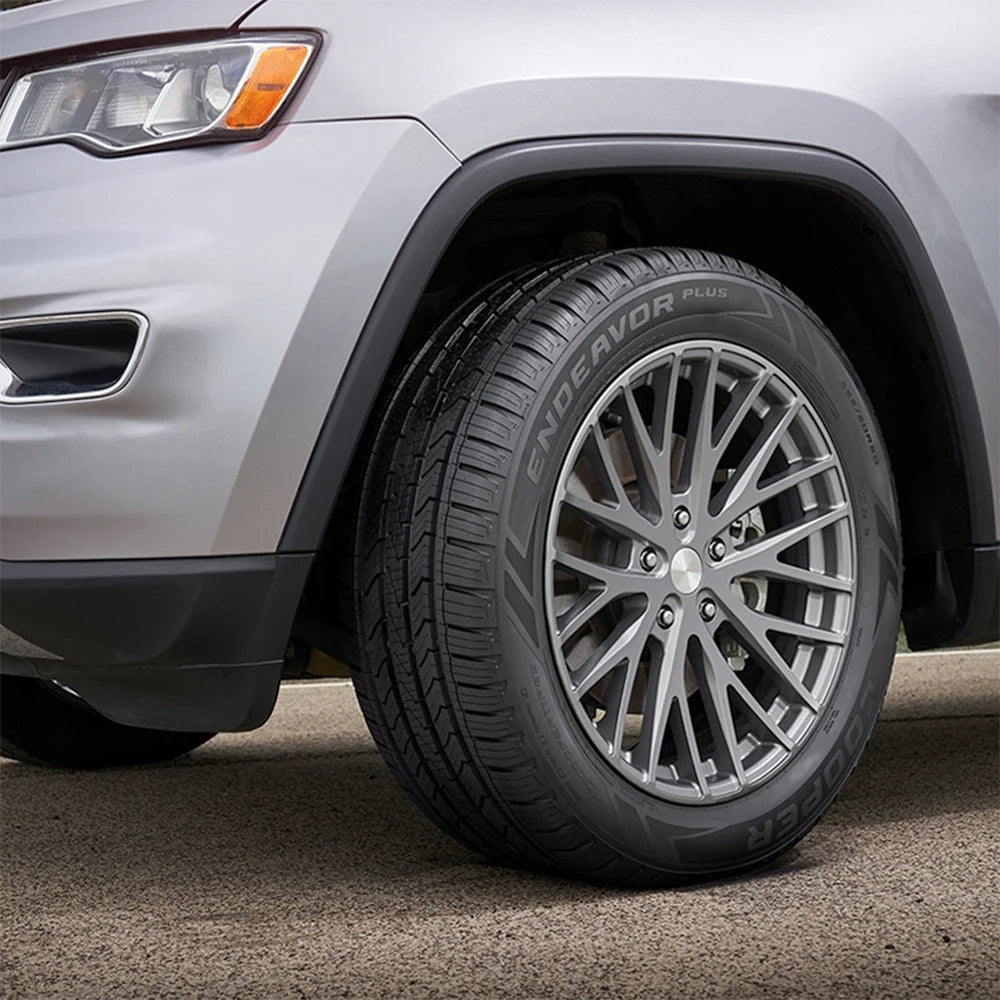 Set of 4 235/65R18 106H All Season Tires X263153
