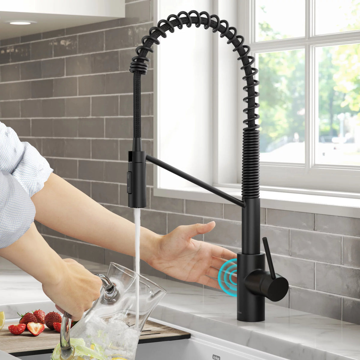 Matte Black Touchless Pull-Down Kitchen Faucet L88861