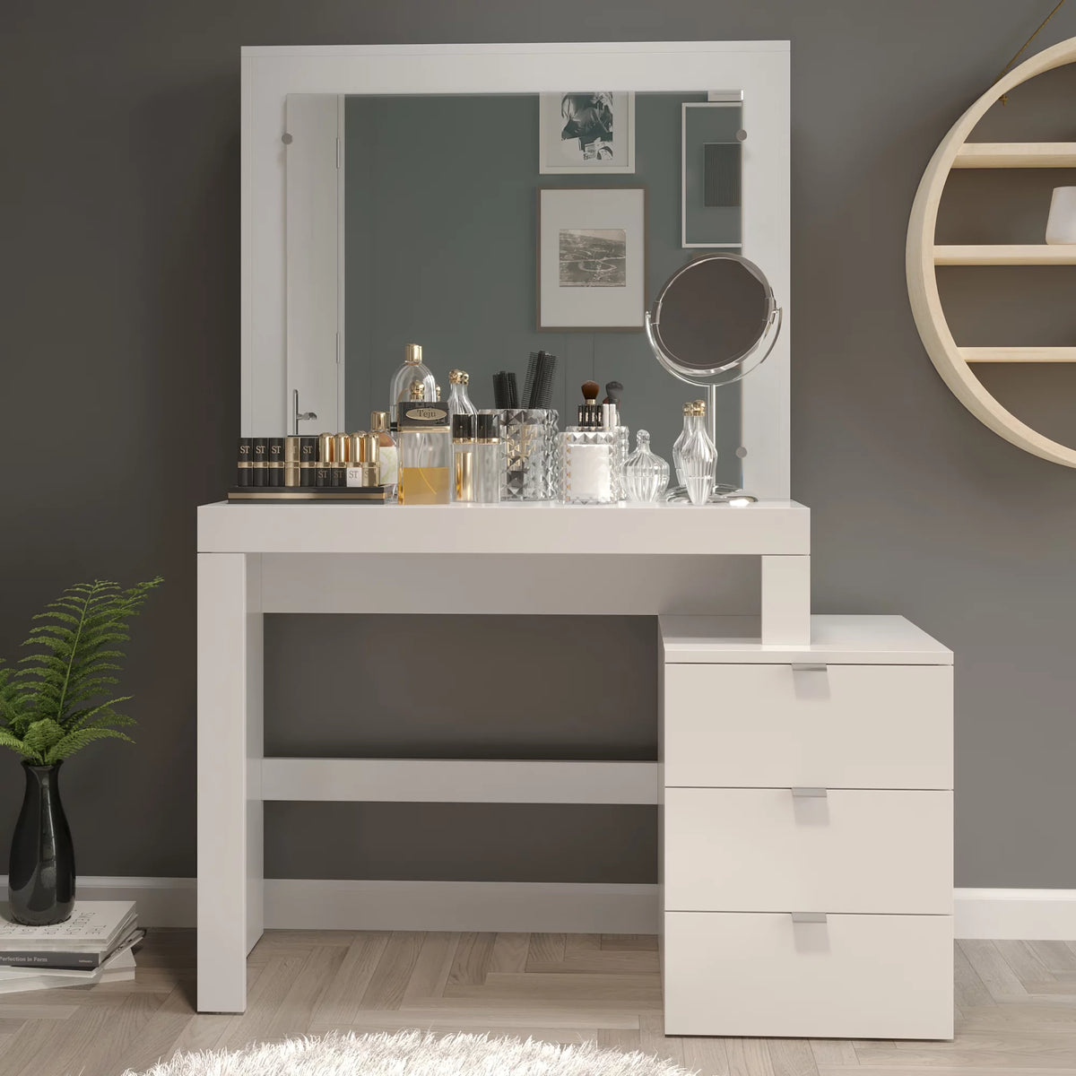 White Painted Vanity Table Q547