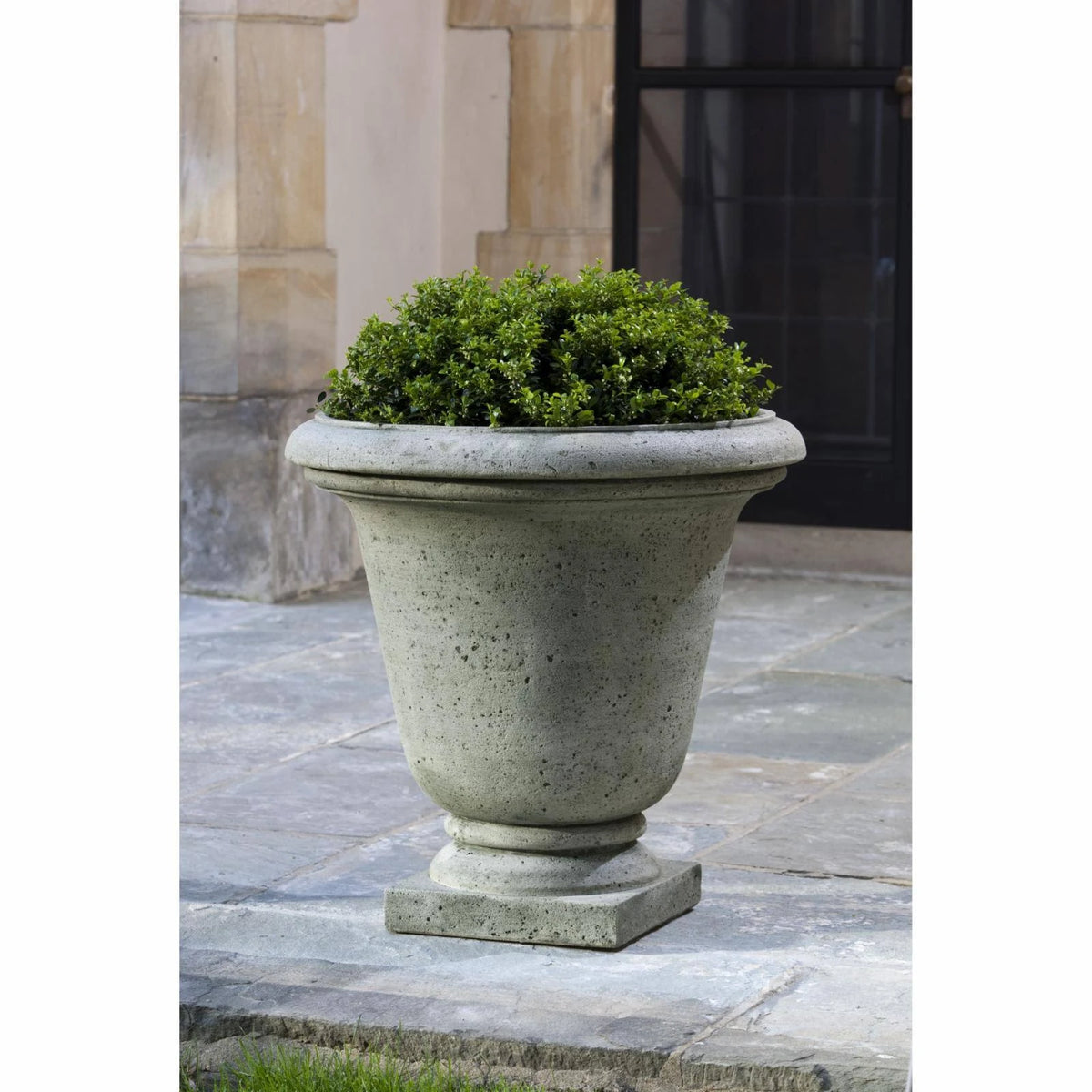 Rustic Urn B497