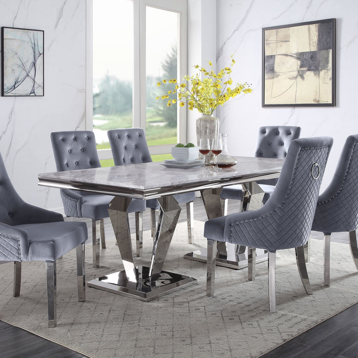 Light Gray Mirrored Silver Dining Table Q437028