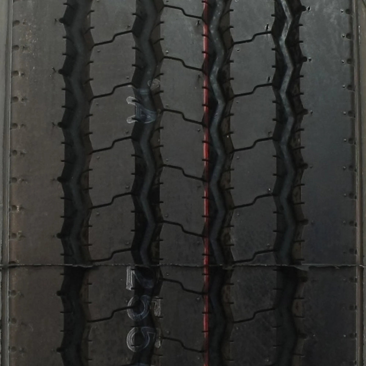 255/70R22.5 Commercial Tire E1369