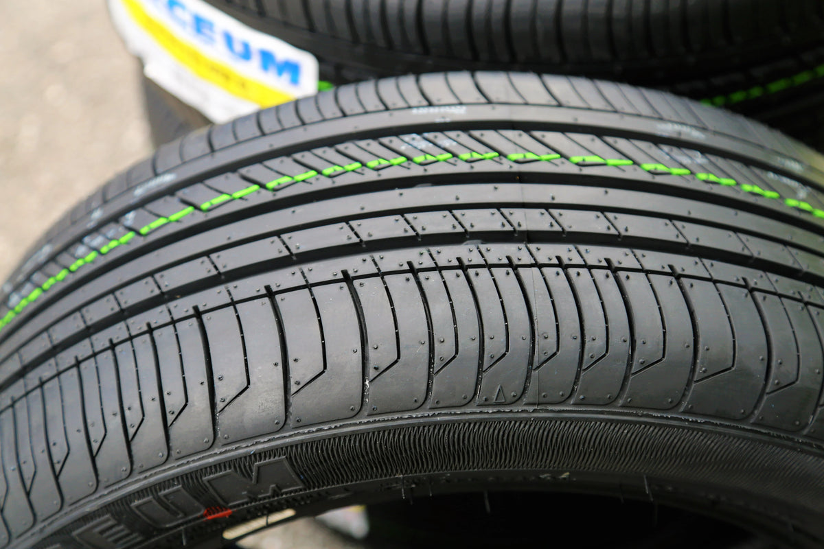 Set of 4 All Season Tires D279300