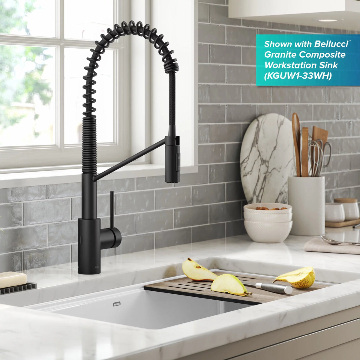 Matte Black Touchless Pull-Down Kitchen Faucet L88861